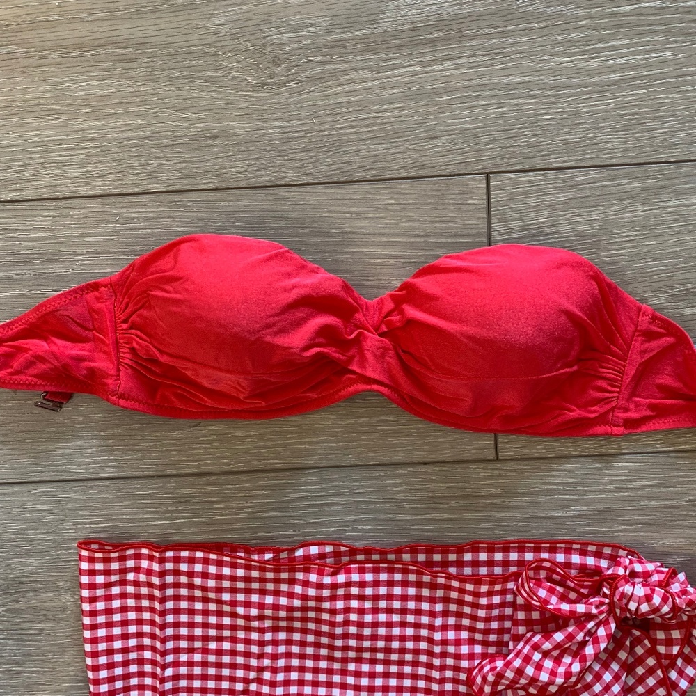 EUC! Red Bandeau Top and Cute Sarong - Picture 2 of 5